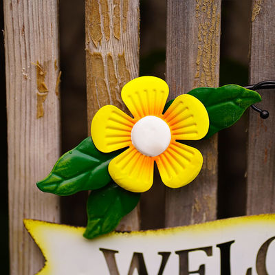 Garden Metal Wall Hanging Ornaments Handmade Bee Pattern Welcome Slogan