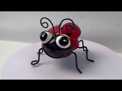 金属のてんとう虫の庭はかわいい金属の昆虫の装飾を飾る